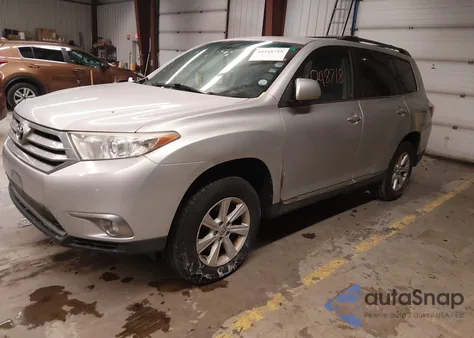 2013 Toyota Highlander Se V6 z USA, uszkodzony, nr VIN 5TDBK3EH2DS225414